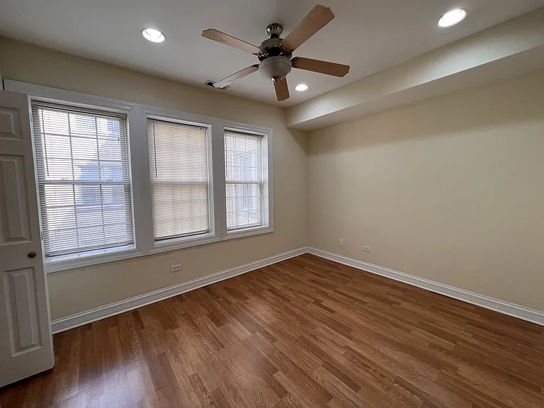 4954 N Christiana Ave — Photo 11
