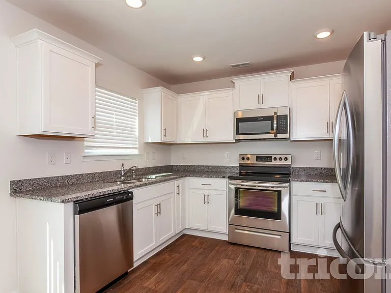 2653 McIntosh St — Photo 5