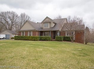 2500 Ridgewood Dr, Howell, MI 48843