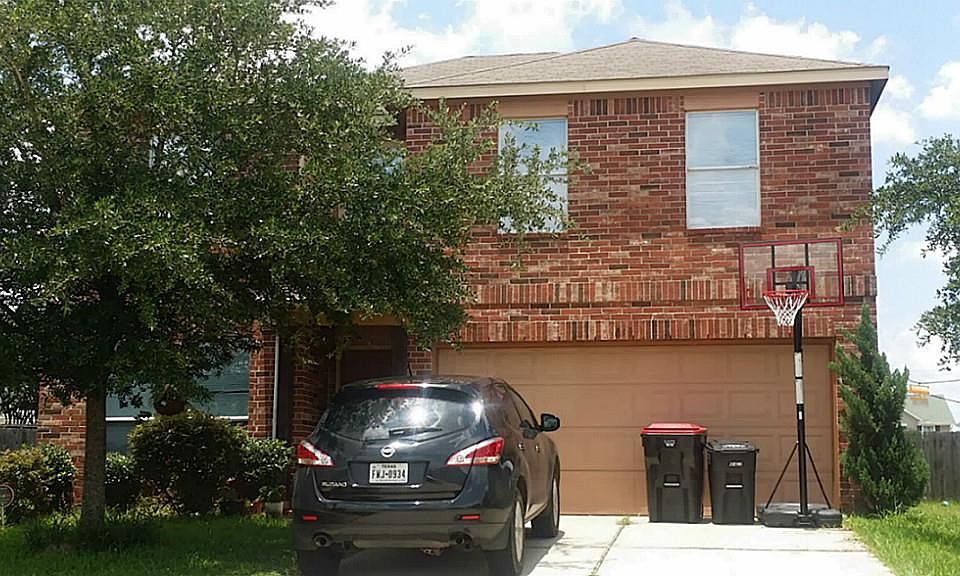 1st image of 819 Remington Walk Ct