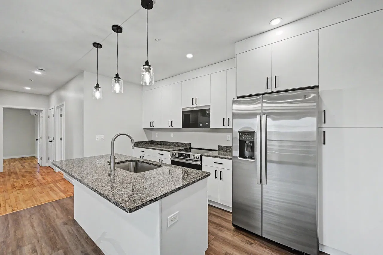 2 bed, 800 sqft, $1,990 — Photo 3