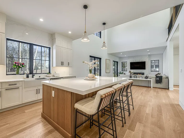 779 Noyack Rd — Photo 12