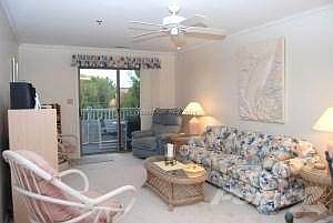 201 S Heron #8H living room
