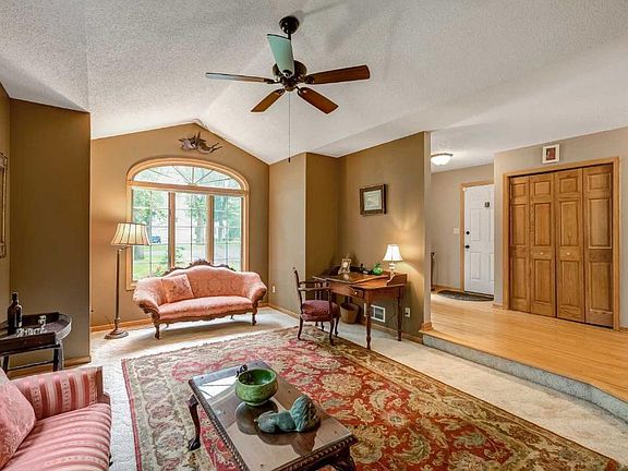 4th image of 38305 Golf Ave