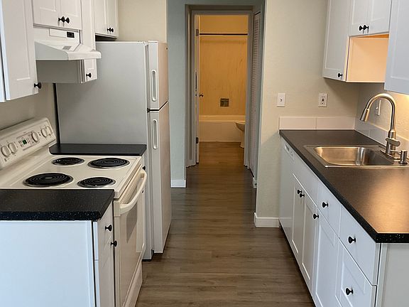 4th image of 11702 Greenwood Ave N APT 402