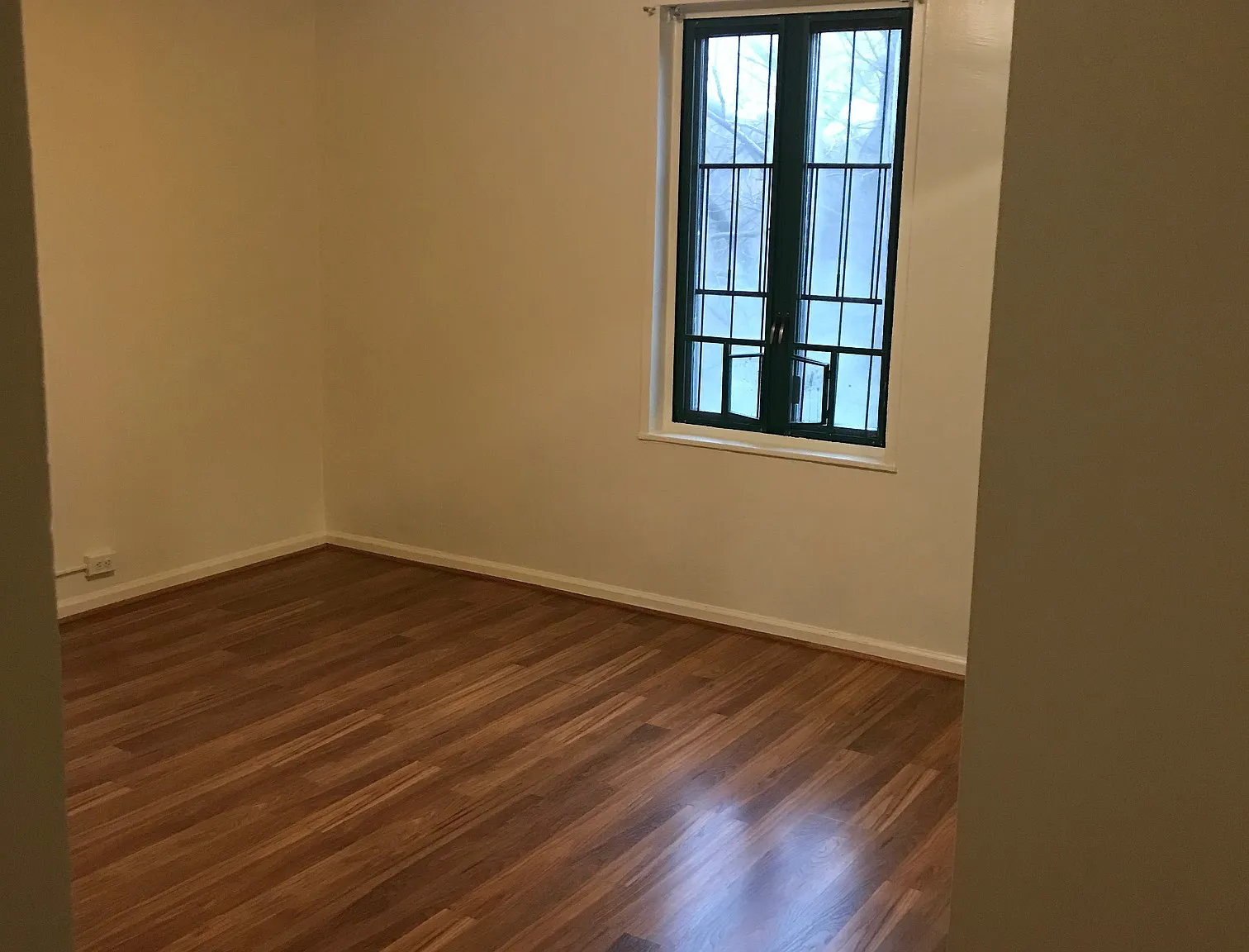 3 bed, 1028 sqft, $3,500 — Photo 2