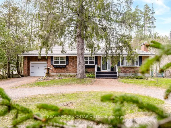 12 Alexander St, Springwater, ON L9X 0W1