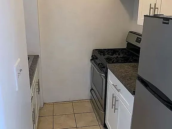 3rd image of 1037 Bergen St #Ec1
