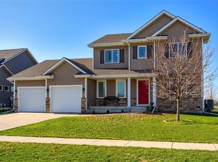 393 S 82nd St, West Des Moines, IA 50266