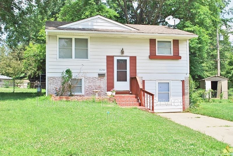 1st image of 18202 E 17th Ct N