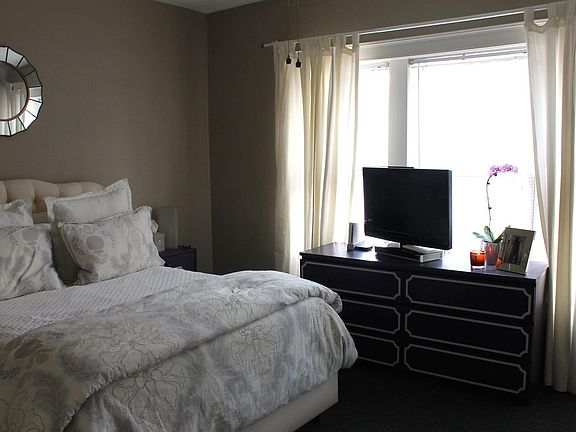 3rd image of 1620 W Diversey Pkwy #3