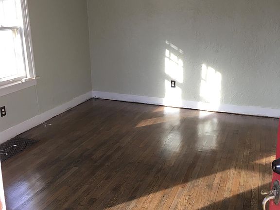 3rd image of 941 Hazen St SE