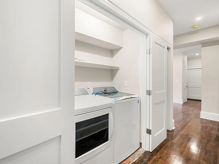 10 King St #2 — Photo 14