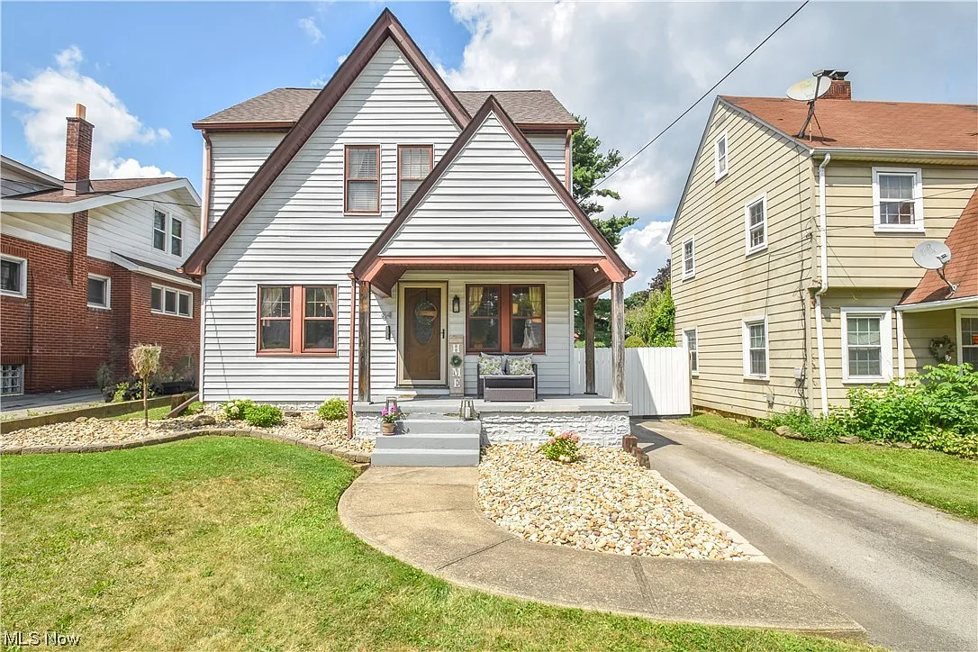 64 Terrace Dr photo 1