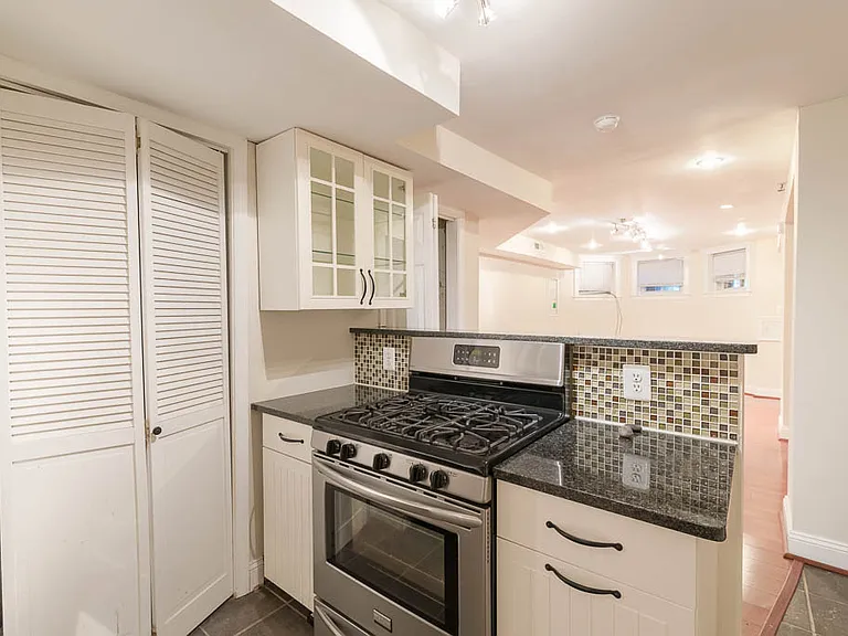 3424 13th St NW #B — Photo 4