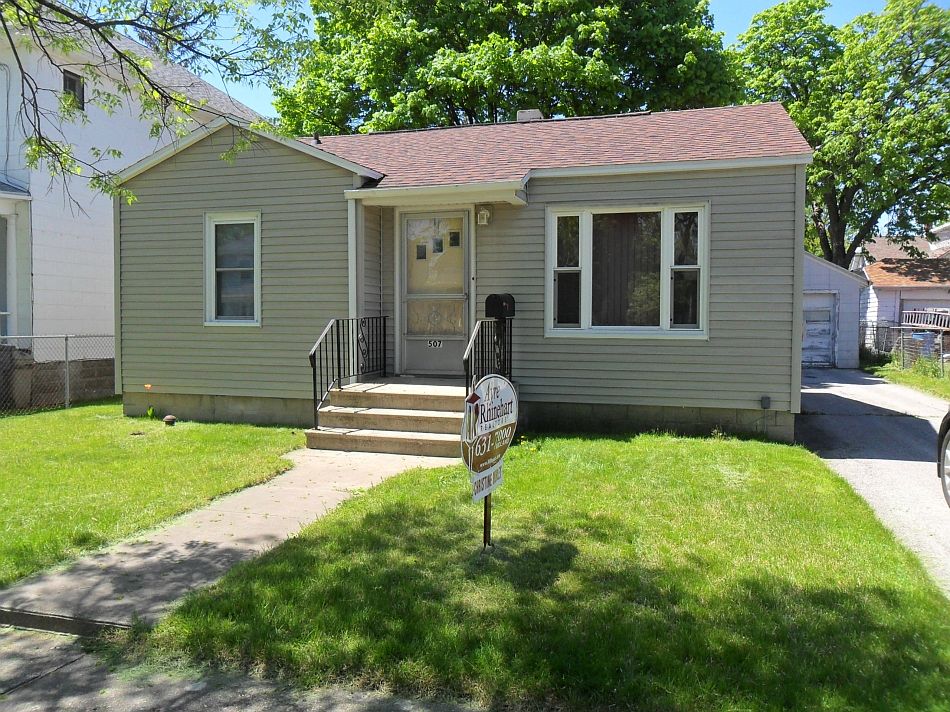 Great home for someone who is looking for something cozy. Convenient location to all that Bay City h