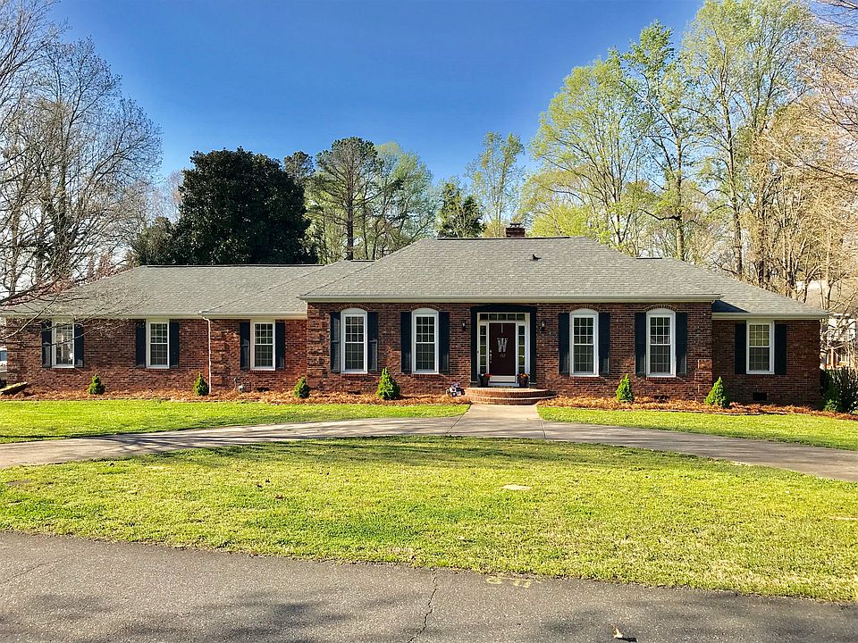 1st image of 112 Quail Hollow Dr