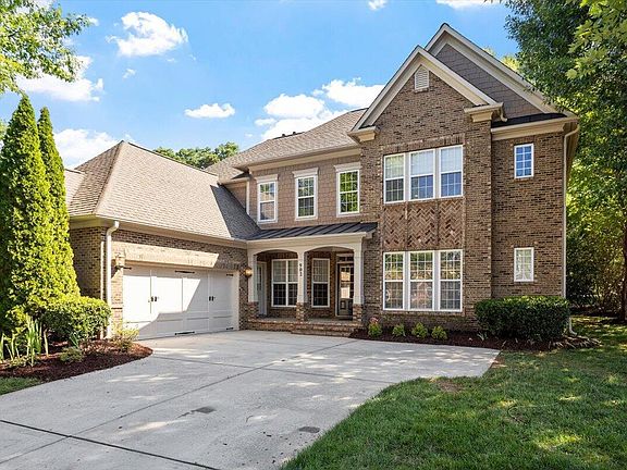 2nd image of 902 Ravendale Pl