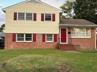 22 Briarwood Dr, Hampton, VA 23666