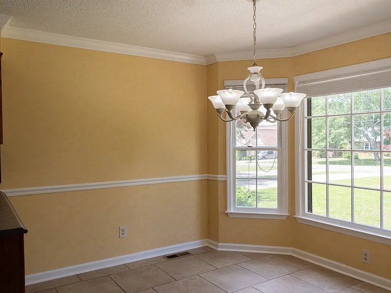 140 Thomas Dr — Photo 8