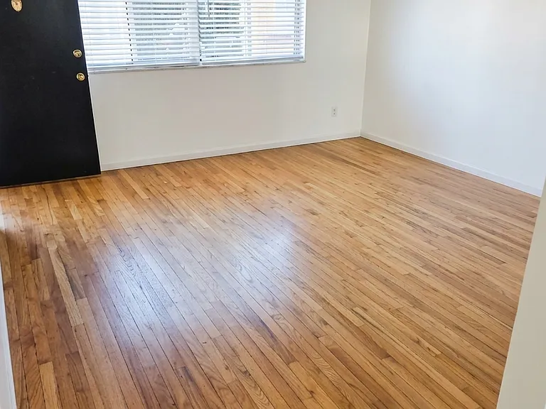 3845 Marietta Dr E — Photo 5