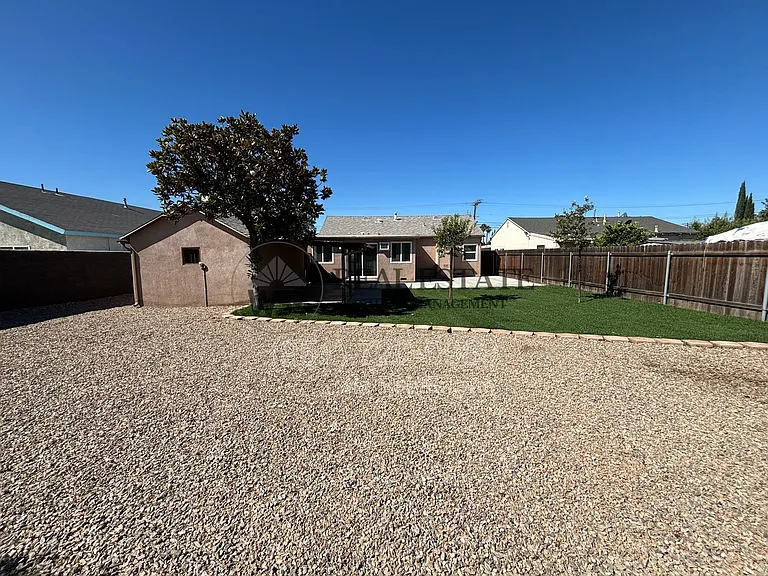 3845 Strong St — Photo 4