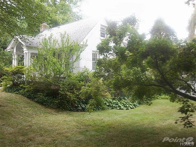 Storybook Home on lushl grounds... waiting for your touch...