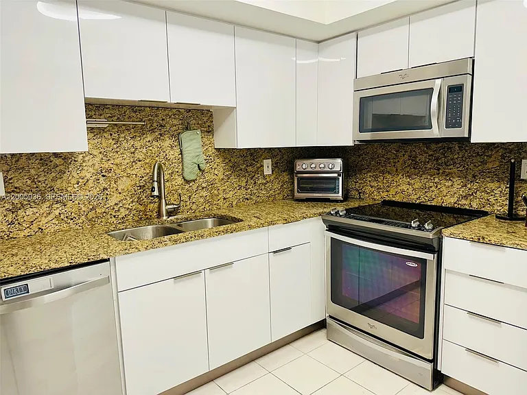 19101 NE 36th Ct #2509 — Photo 8