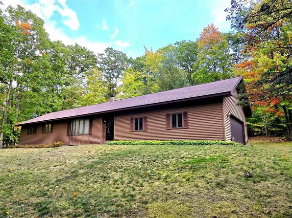 4721 Forest Ridge Dr, Cadillac, MI 49601