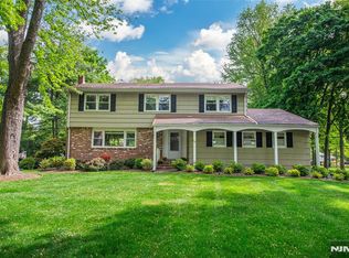 102 Robertson Dr, Wyckoff, NJ 07481