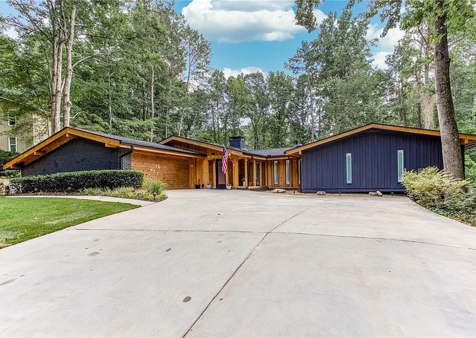 1st image of 3065 Brookview Dr
