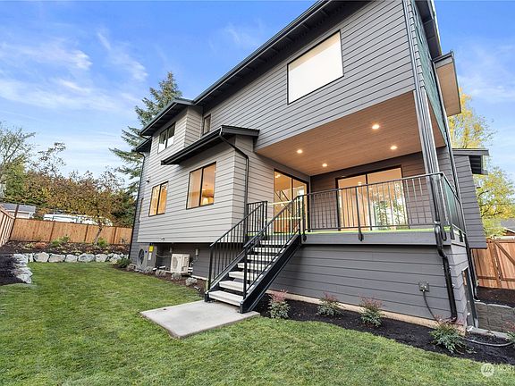 5th image of 19513 32nd Avenue NE