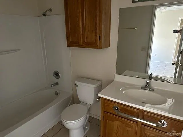 2 bed, 2.0 bath, 1000 sqft, $825 — Photo 3