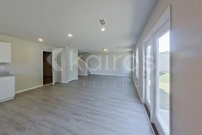 248 York Ln — Photo 6