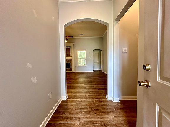 4th image of 315 Green Valley Dr