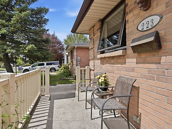 5th image of 223 Ardsley Cres