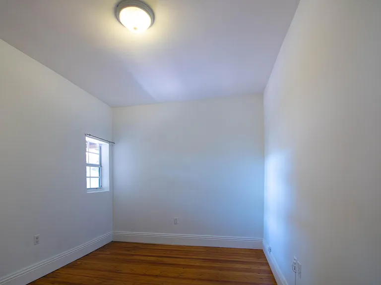 336 SW 18th Ter — Photo 12