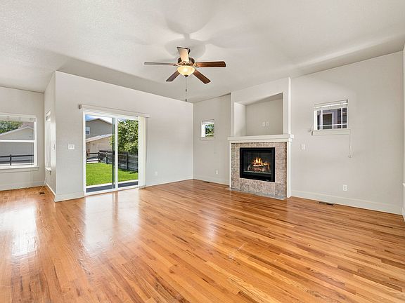 3rd image of 2127 Cocklebur Ln