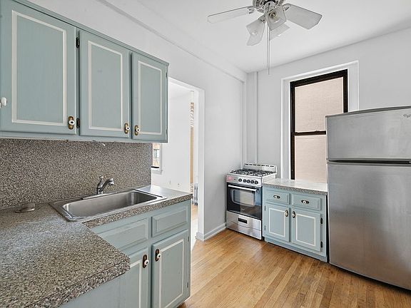 5th image of 199 E 7th St APT 3C