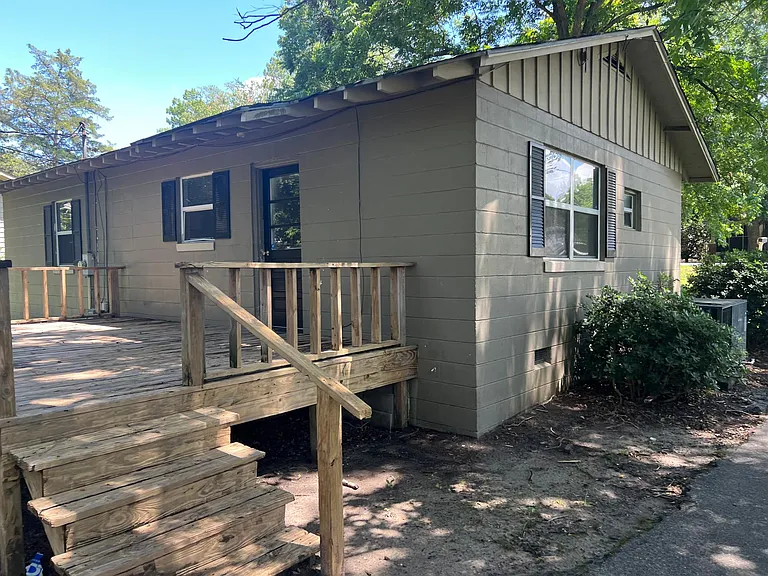 106 W Pinson St — Photo 3