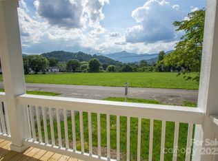 32 Bright St, Waynesville, NC 28786