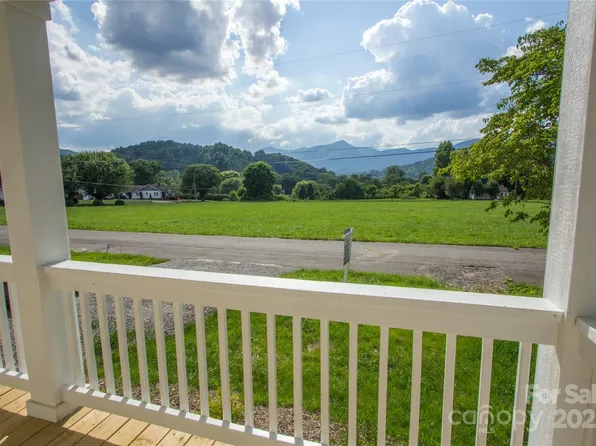 32 Bright St, Waynesville, NC 28786