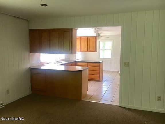 5th image of 1411 Hillcrest Dr