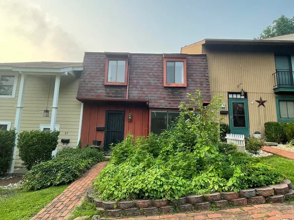 28 Woodlake Dr, Charlottesville, VA 22901