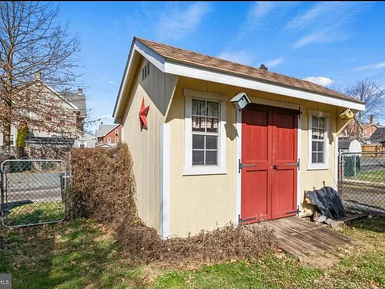 218 Green St — Photo 25