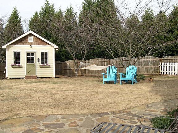 Fenced and LEVEL backyard for outdoor fun!