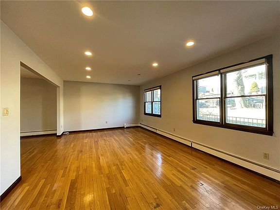 3rd image of 36 Hobby St