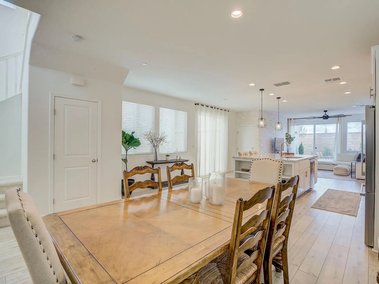 1381 Larkspur Dr — Photo 4