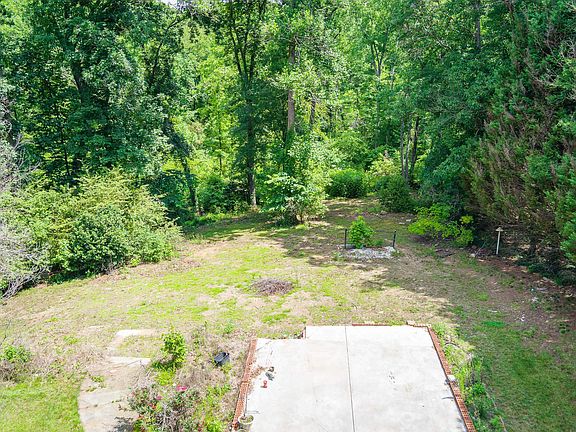 3rd image of 406 Stonington Way