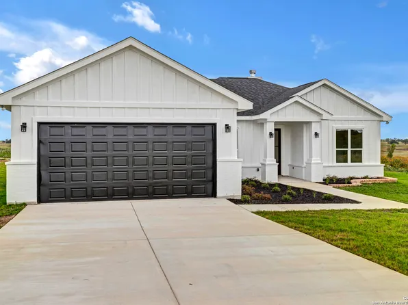 181 Pine Valley Dr, La Vernia, TX 78121